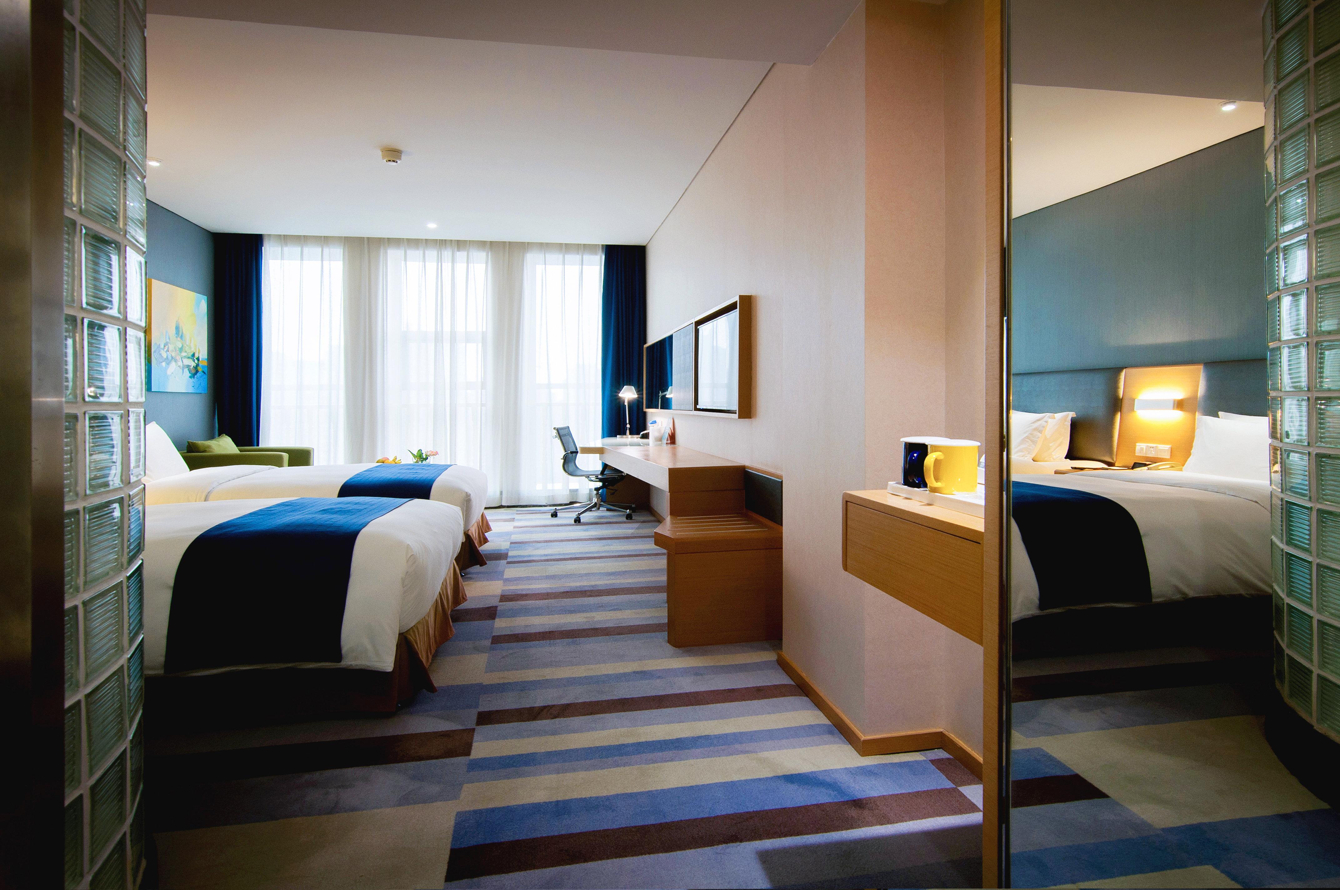Holiday Inn Express Leshan City Square By Ihg High Speed Rail And Leshan Giant Buddha Exteriör bild