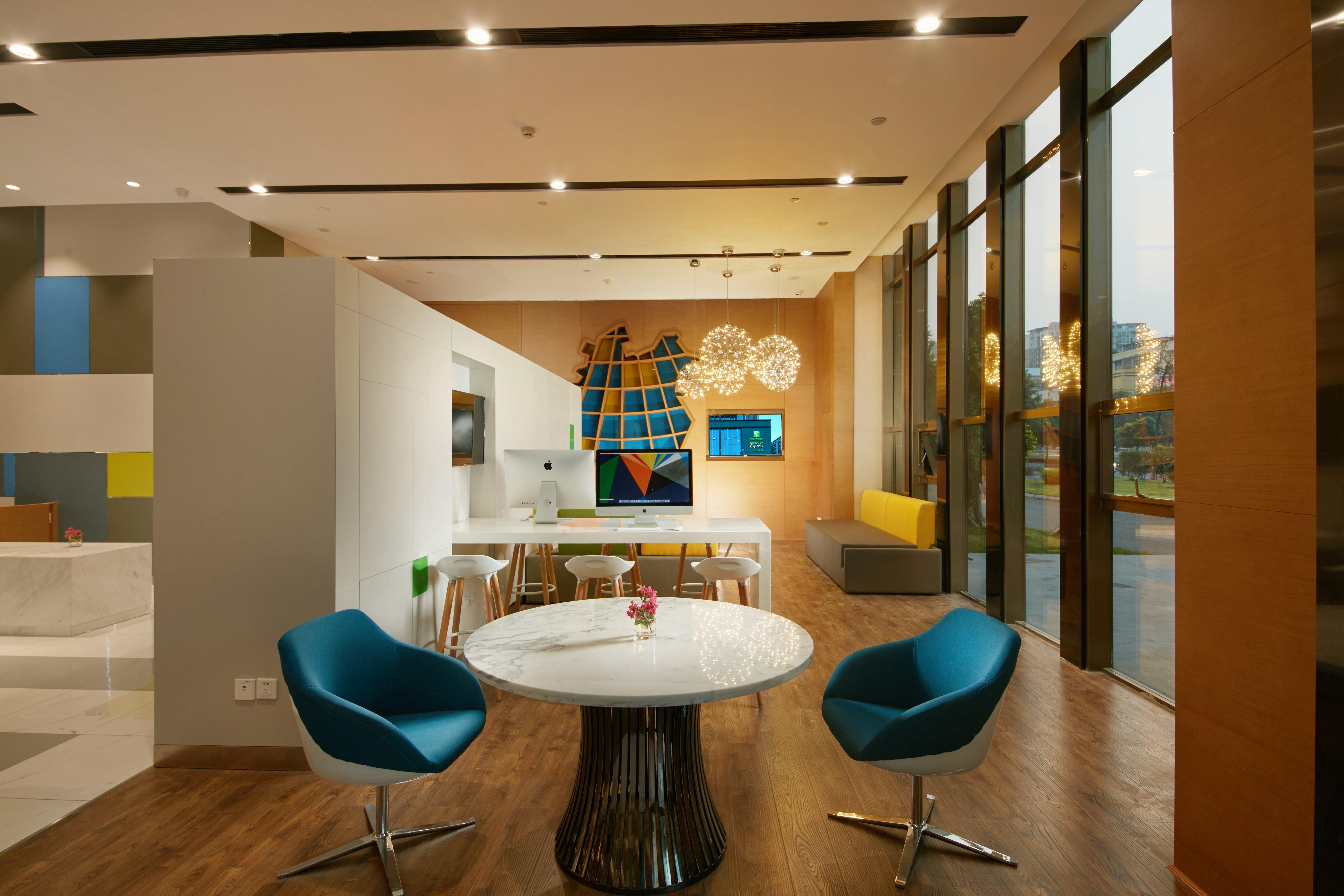 Holiday Inn Express Leshan City Square By Ihg High Speed Rail And Leshan Giant Buddha Exteriör bild