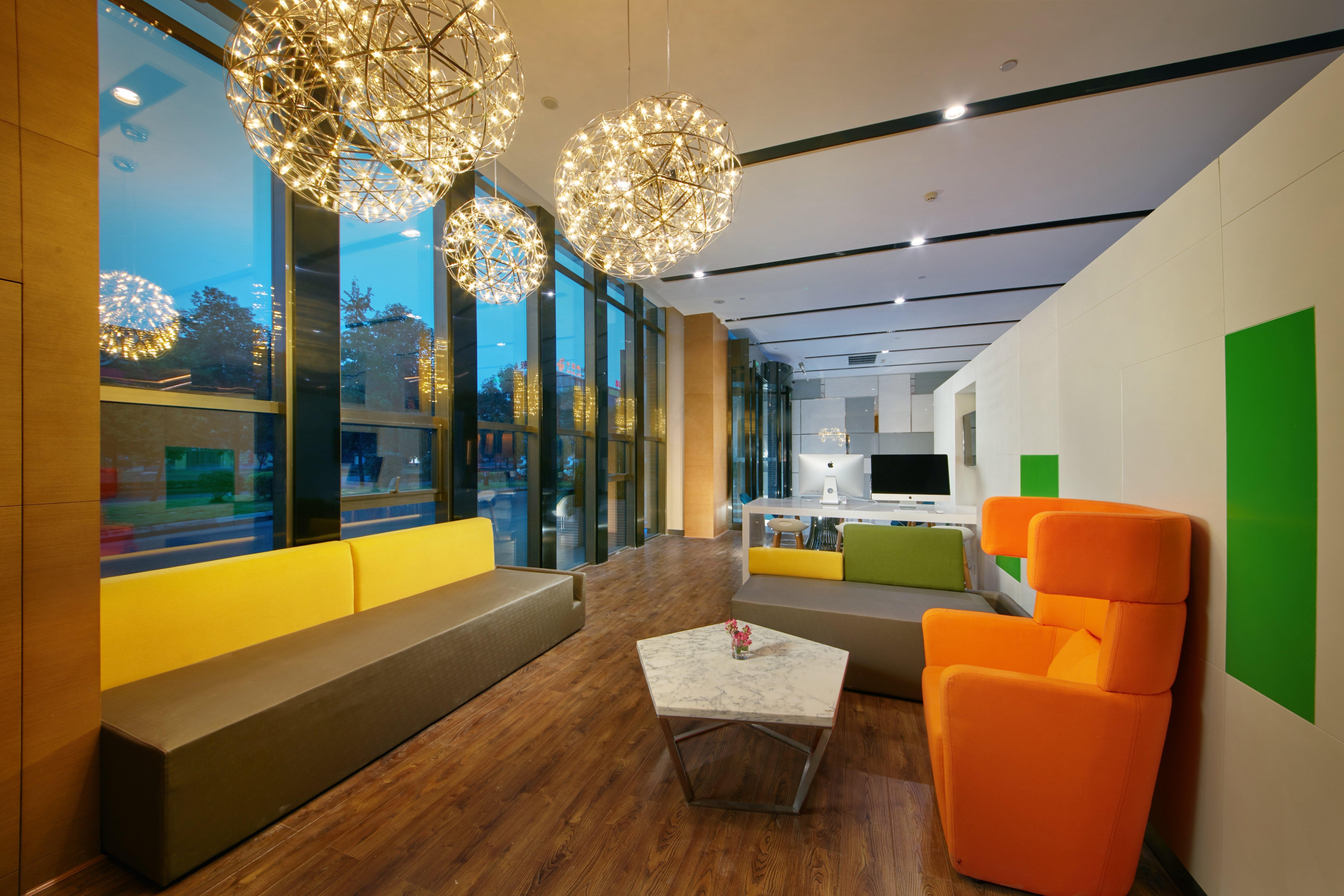 Holiday Inn Express Leshan City Square By Ihg High Speed Rail And Leshan Giant Buddha Exteriör bild
