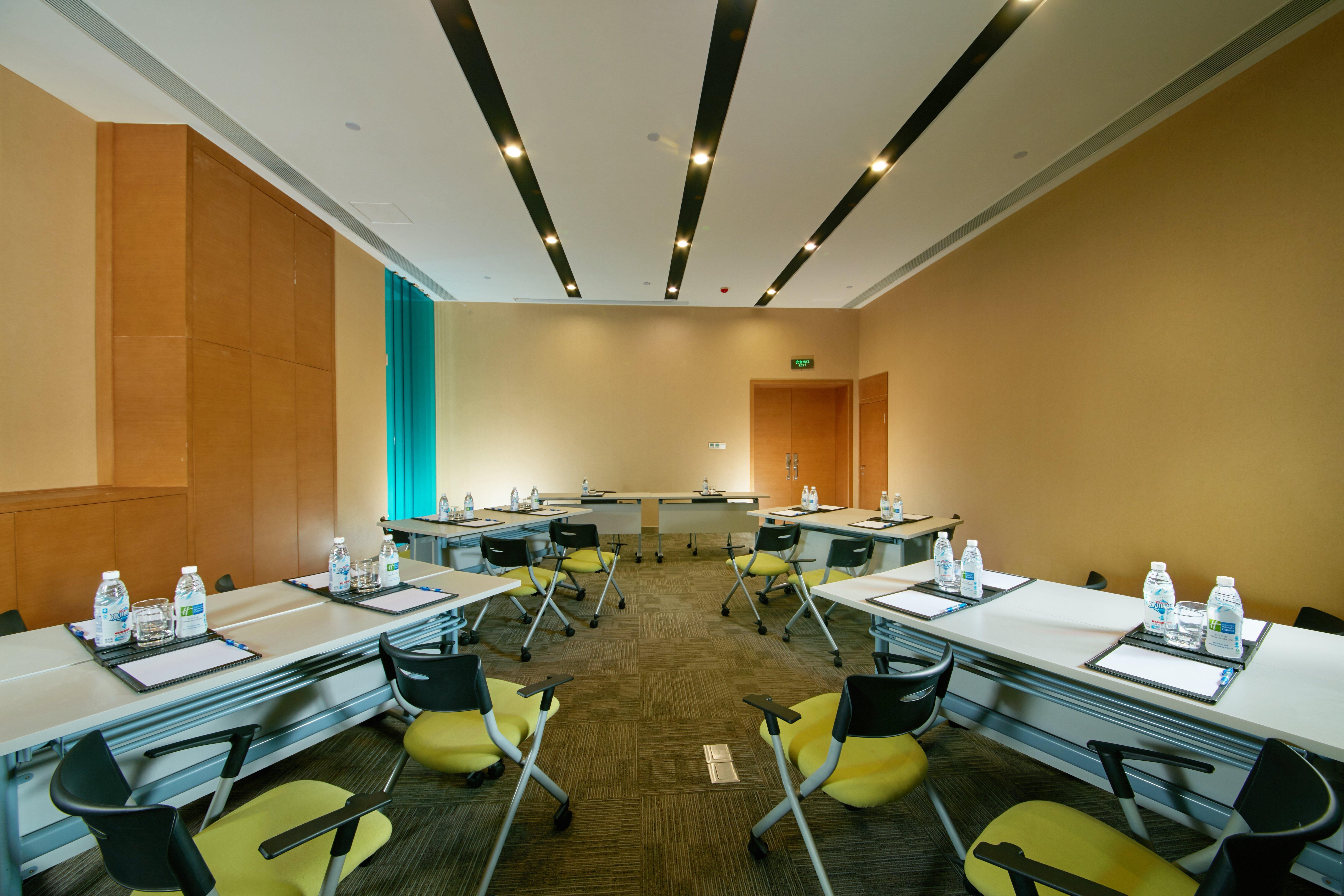 Holiday Inn Express Leshan City Square By Ihg High Speed Rail And Leshan Giant Buddha Exteriör bild